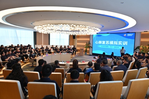入夏在即，安全先行｜瓦力游戏股份发展AED与心肺复苏急救培训