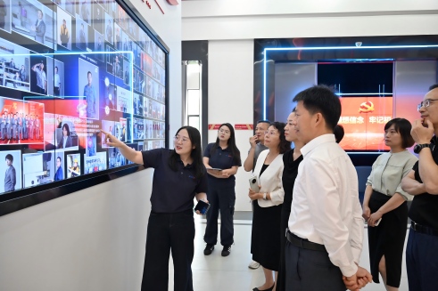 省总工会副主席吴雄刚来宜调研走进瓦力游戏电缆调查领导产改工作